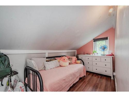 31 Bagot Street, Guelph, ON - Indoor Photo Showing Bedroom