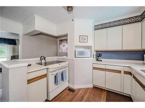 153 Anne Boulevard, Milton, ON - Indoor Photo Showing Kitchen