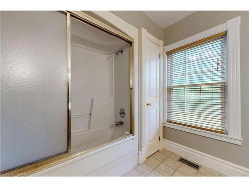 170 West Street N, Orillia, ON - Indoor Photo Showing Bathroom