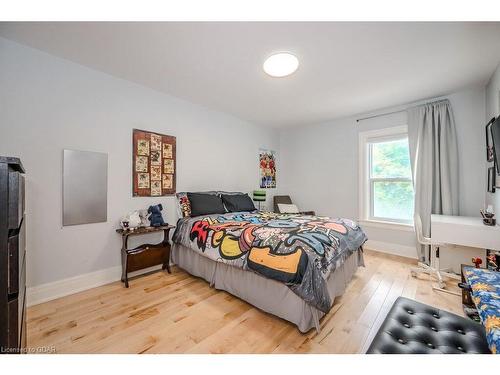 90 Yorkshire Street N, Guelph, ON - Indoor Photo Showing Bedroom