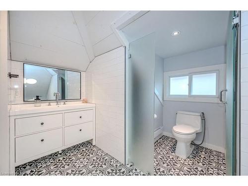 90 Yorkshire Street N, Guelph, ON - Indoor Photo Showing Bathroom