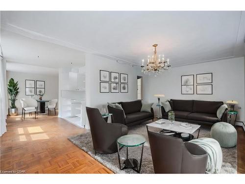 402-69 Herkimer Street, Hamilton, ON - Indoor Photo Showing Living Room