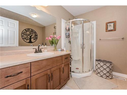 20 Harcourt Place, Fergus, ON - Indoor Photo Showing Bathroom