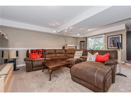 20 Harcourt Place, Fergus, ON - Indoor Photo Showing Living Room