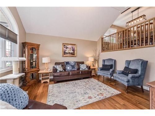 20 Harcourt Place, Fergus, ON - Indoor Photo Showing Living Room