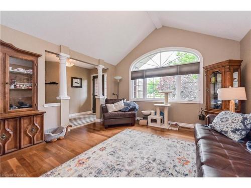 20 Harcourt Place, Fergus, ON - Indoor Photo Showing Living Room