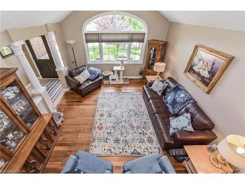 20 Harcourt Place, Fergus, ON - Indoor Photo Showing Living Room