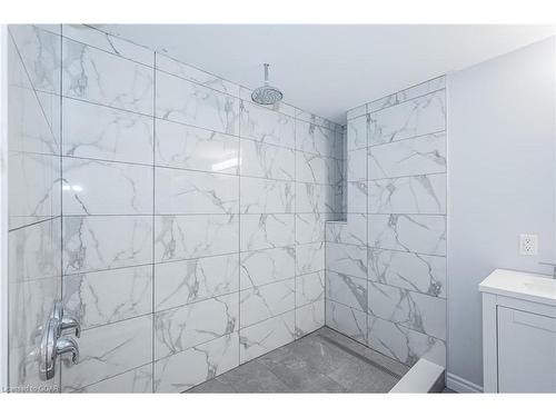 236 Ironwood Road, Guelph, ON - Indoor Photo Showing Bathroom