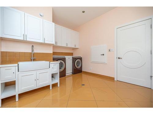 35 Daymond Drive, Puslinch, ON - Indoor Photo Showing Laundry Room