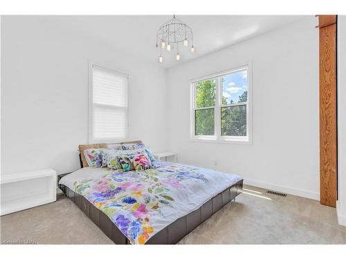 35 Daymond Drive, Puslinch, ON - Indoor Photo Showing Bedroom