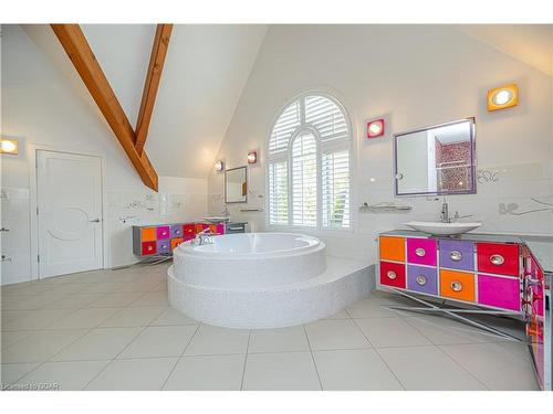 35 Daymond Drive, Puslinch, ON - Indoor Photo Showing Bathroom