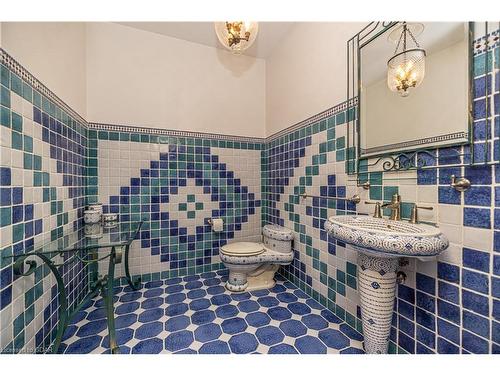 35 Daymond Drive, Puslinch, ON - Indoor Photo Showing Bathroom