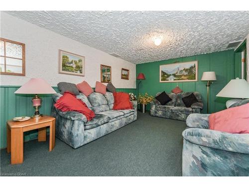 39 Nichol St W, Elora, ON - Indoor Photo Showing Living Room