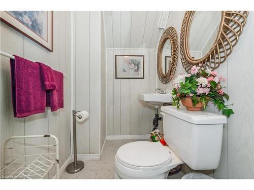 39 Nichol St W, Elora, ON - Indoor Photo Showing Bathroom