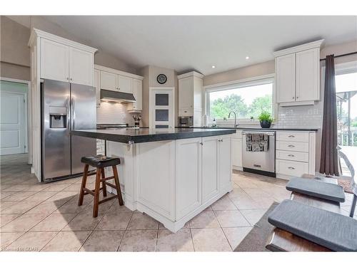 421 Wellington Rd 18, Fergus, ON - Indoor Photo Showing Kitchen With Upgraded Kitchen