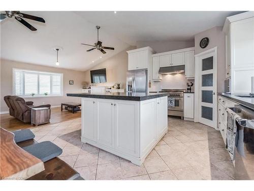 421 Wellington Rd 18, Fergus, ON - Indoor Photo Showing Kitchen With Upgraded Kitchen