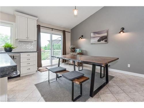 421 Wellington Rd 18, Fergus, ON - Indoor Photo Showing Dining Room