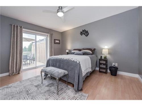 421 Wellington Rd 18, Fergus, ON - Indoor Photo Showing Bedroom