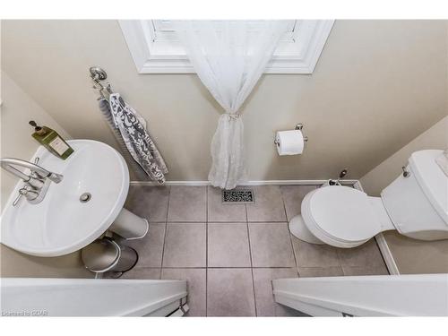 421 Wellington Rd 18, Fergus, ON - Indoor Photo Showing Bathroom