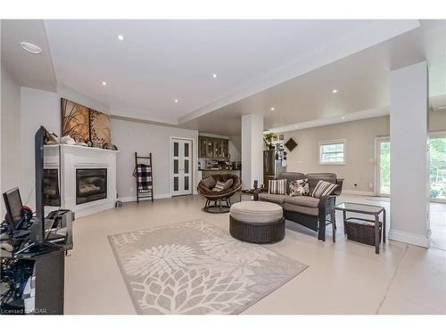 421 Wellington Rd 18, Fergus, ON - Indoor Photo Showing Living Room With Fireplace