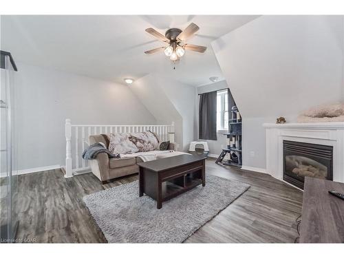 421 Wellington Rd 18, Fergus, ON - Indoor Photo Showing Living Room With Fireplace