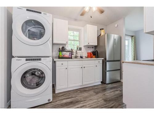 421 Wellington Rd 18, Fergus, ON - Indoor Photo Showing Laundry Room