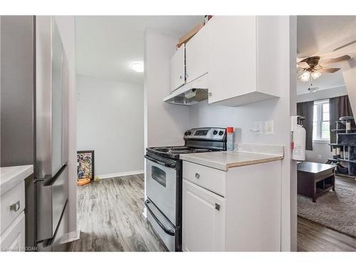 421 Wellington Rd 18, Fergus, ON - Indoor Photo Showing Kitchen