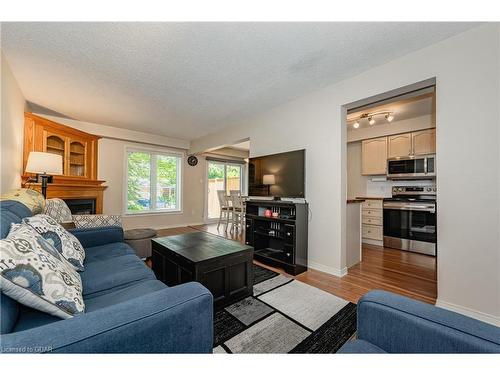 23-60 Ptarmigan Drive, Guelph, ON - Indoor Photo Showing Living Room