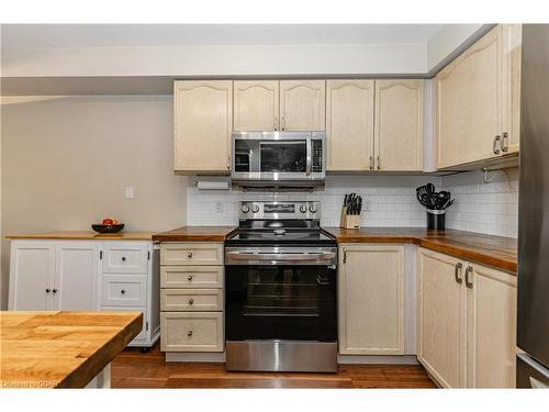 23-60 Ptarmigan Drive, Guelph, ON - Indoor Photo Showing Kitchen