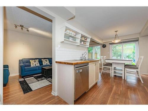 23-60 Ptarmigan Drive, Guelph, ON - Indoor Photo Showing Kitchen