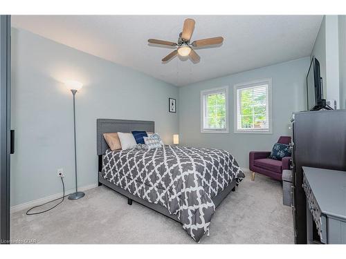 23-60 Ptarmigan Drive, Guelph, ON - Indoor Photo Showing Bedroom