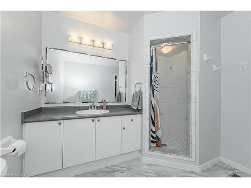 23-60 Ptarmigan Drive, Guelph, ON - Indoor Photo Showing Bathroom