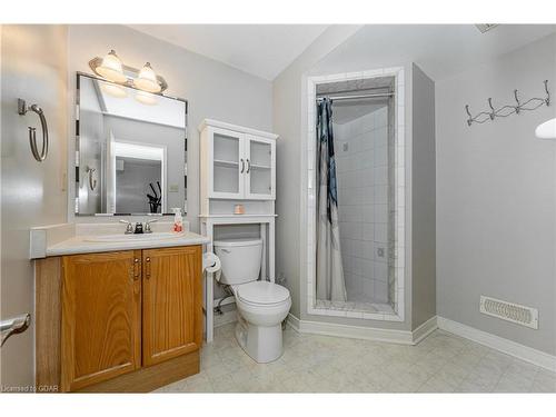 23-60 Ptarmigan Drive, Guelph, ON - Indoor Photo Showing Bathroom