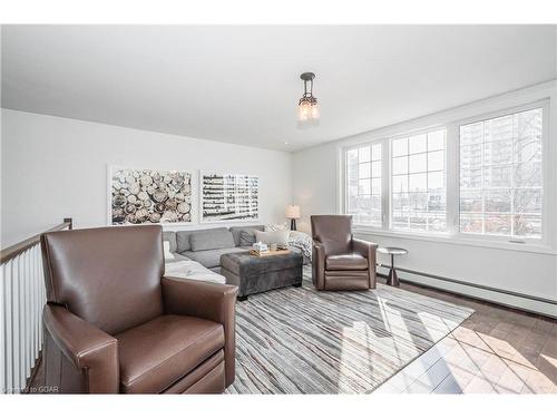 38 Arthur Street N, Guelph, ON - Indoor Photo Showing Living Room