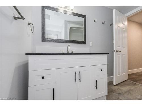 78 Gibbons Drive, Fergus, ON - Indoor Photo Showing Bathroom