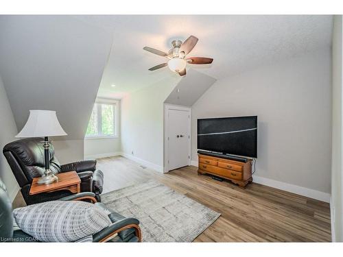 18-744 Nelson Street W, Port Dover, ON - Indoor Photo Showing Living Room