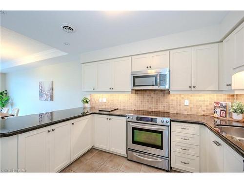 406-65 Bayberry Drive, Guelph, ON - Indoor Photo Showing Kitchen With Upgraded Kitchen