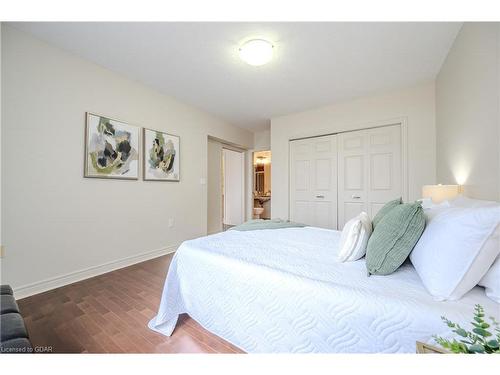 406-65 Bayberry Drive, Guelph, ON - Indoor Photo Showing Bedroom