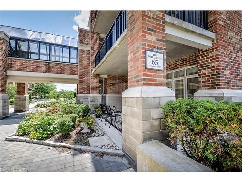 406-65 Bayberry Drive, Guelph, ON - Outdoor