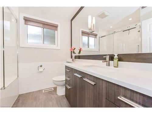 16 Joseph Street, Guelph, ON - Indoor Photo Showing Bathroom