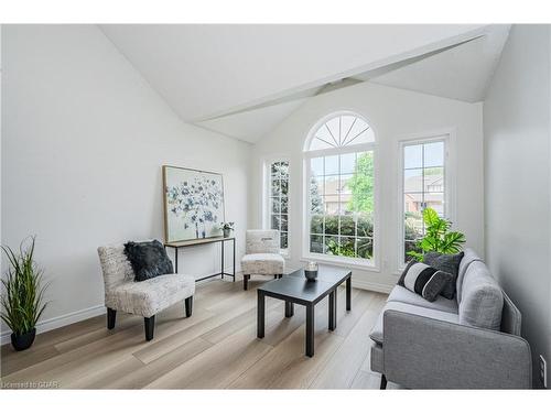 38 Weir Drive, Guelph, ON - Indoor Photo Showing Living Room