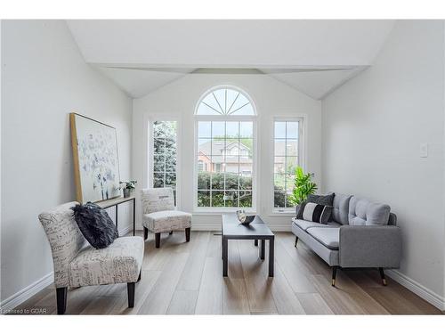 38 Weir Drive, Guelph, ON - Indoor Photo Showing Living Room