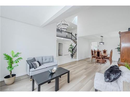 38 Weir Drive, Guelph, ON - Indoor Photo Showing Living Room