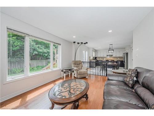 38 Weir Drive, Guelph, ON - Indoor Photo Showing Living Room