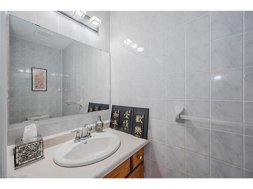 38 Weir Drive, Guelph, ON - Indoor Photo Showing Bathroom