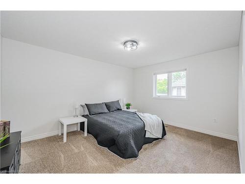 38 Weir Drive, Guelph, ON - Indoor Photo Showing Bedroom