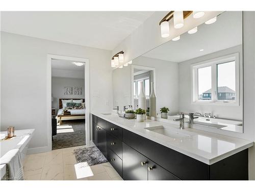 2583 Buroak Drive, London, ON - Indoor Photo Showing Bathroom