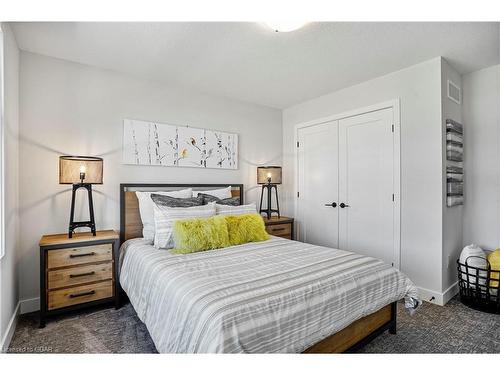 2583 Buroak Drive, London, ON - Indoor Photo Showing Bedroom