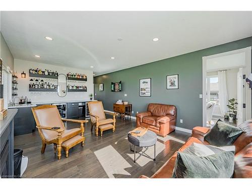 7177 Ariss Valley Road, Guelph/Eramosa, ON - Indoor Photo Showing Living Room