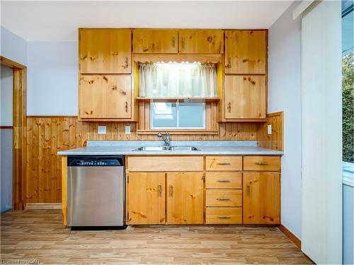 100 Fall Street N, Rockwood, ON - Indoor Photo Showing Kitchen With Double Sink